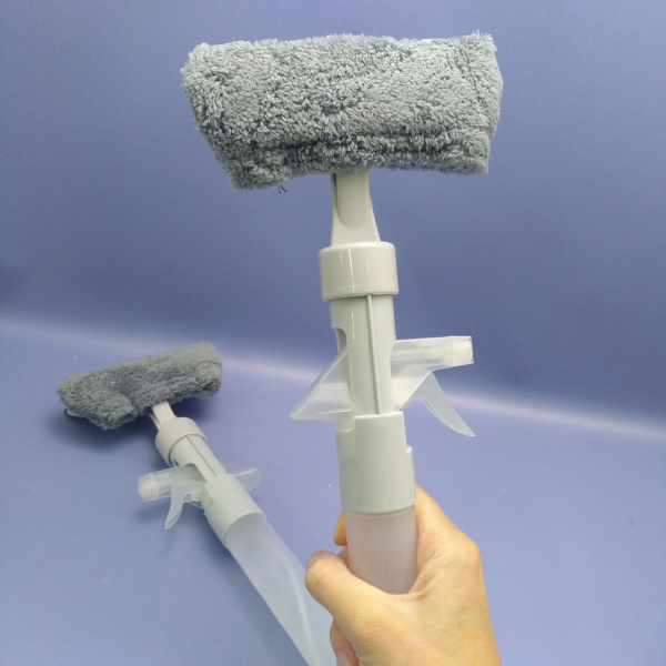 Стеклоочиститель - скребок 3 в 1 с распылителем и моющей насадкой из микроволокна / Стекломой, водосгон скребок для авто с распылителем